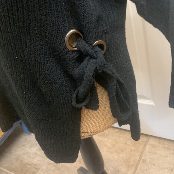 Lush Black Keyhole Knit Sweater with Grommet‎ Tie and Side Slits - Size M - Picture 11 of 13